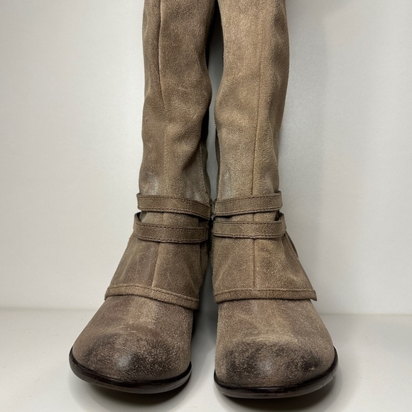 Fergie Latitude Leather Boots in Tan Castoro. - Picture 4 of 5